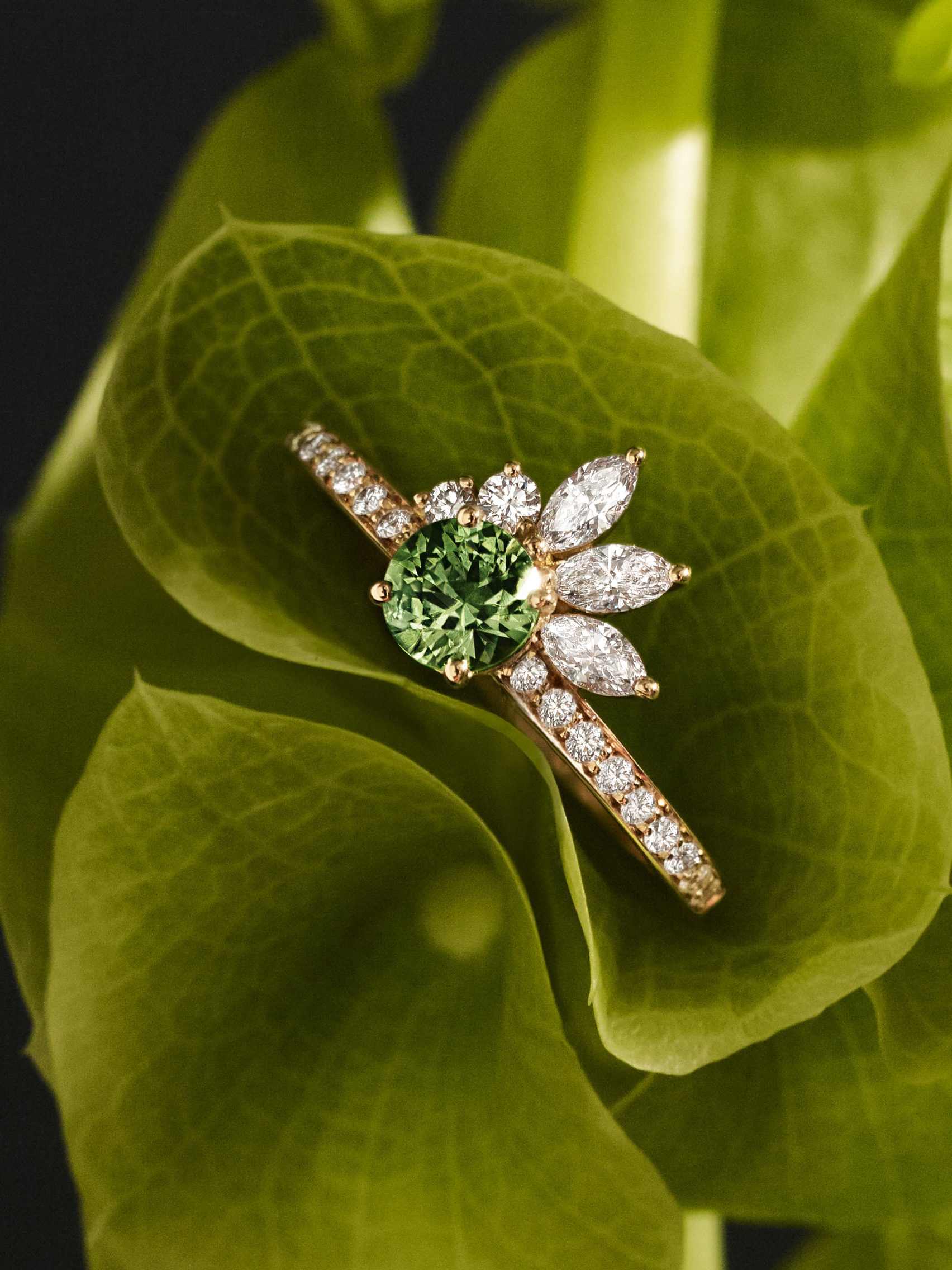 Bague Little EverBloom pavée diamants et saphir vert