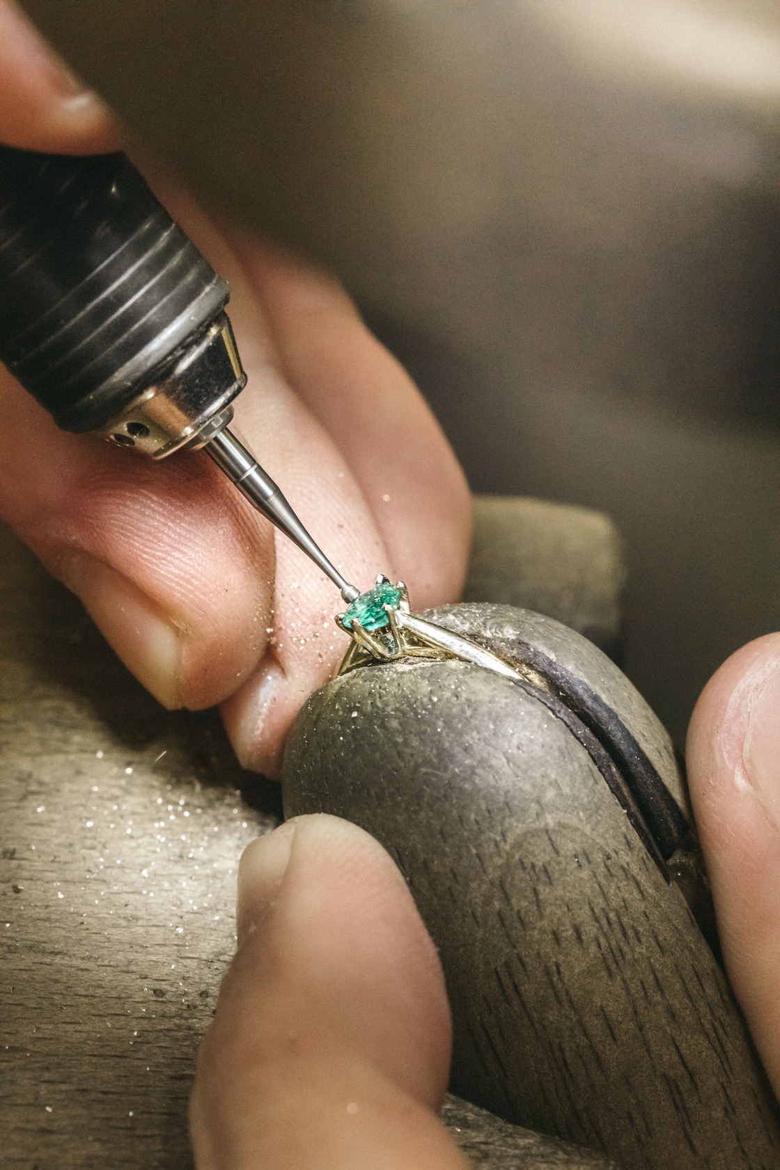 Bague Lady émeraude en finition de polissage