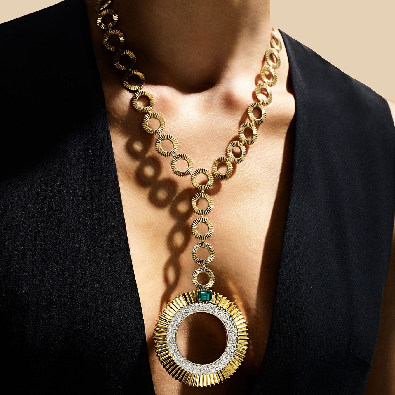 Entaille High Jewelry pendant