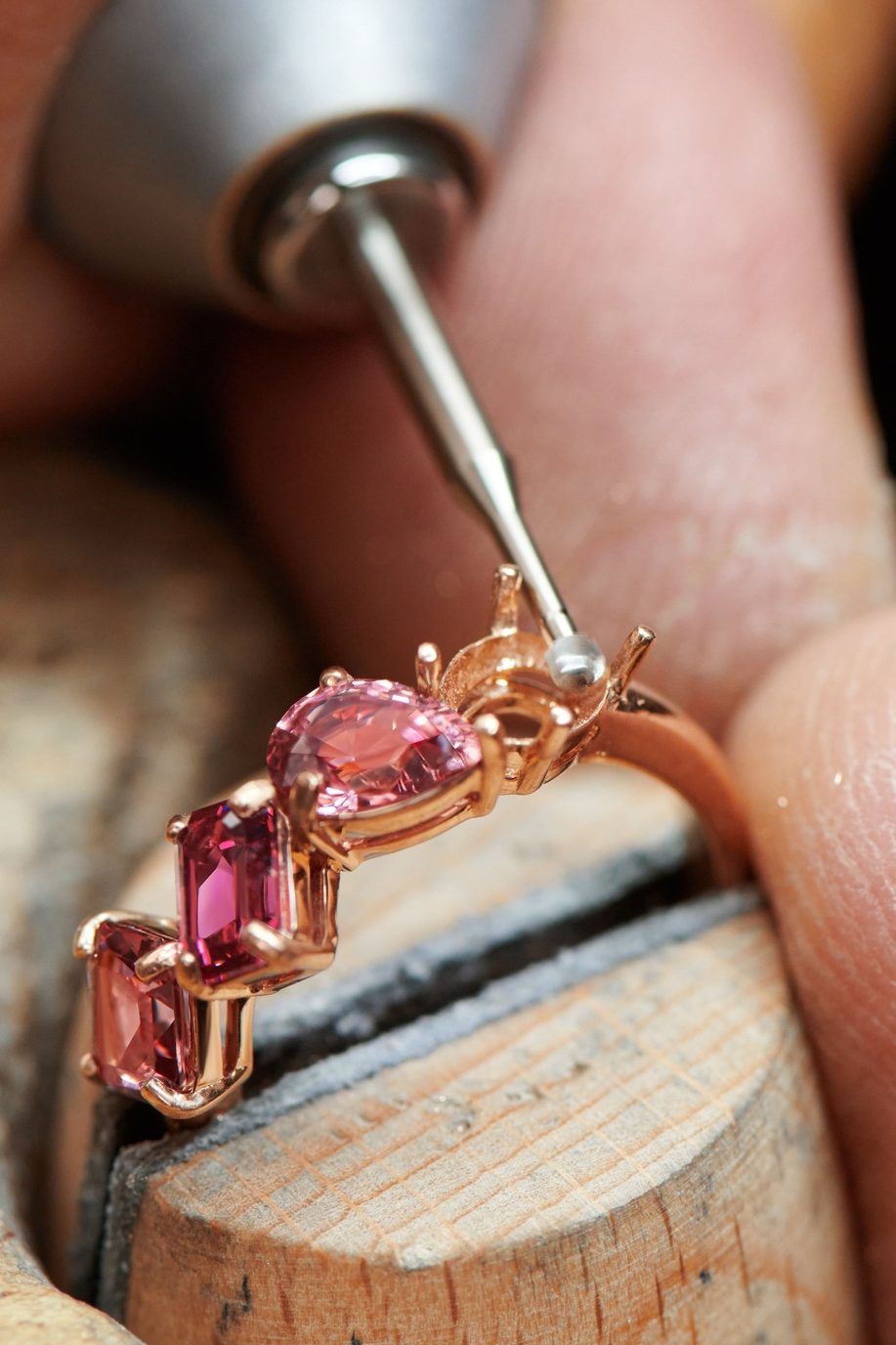 Bague Primavera spinelle rose polie par l'atelier 